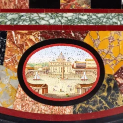 Schachtisch mit römischen Mosaiken auf geschnitzten Beinen