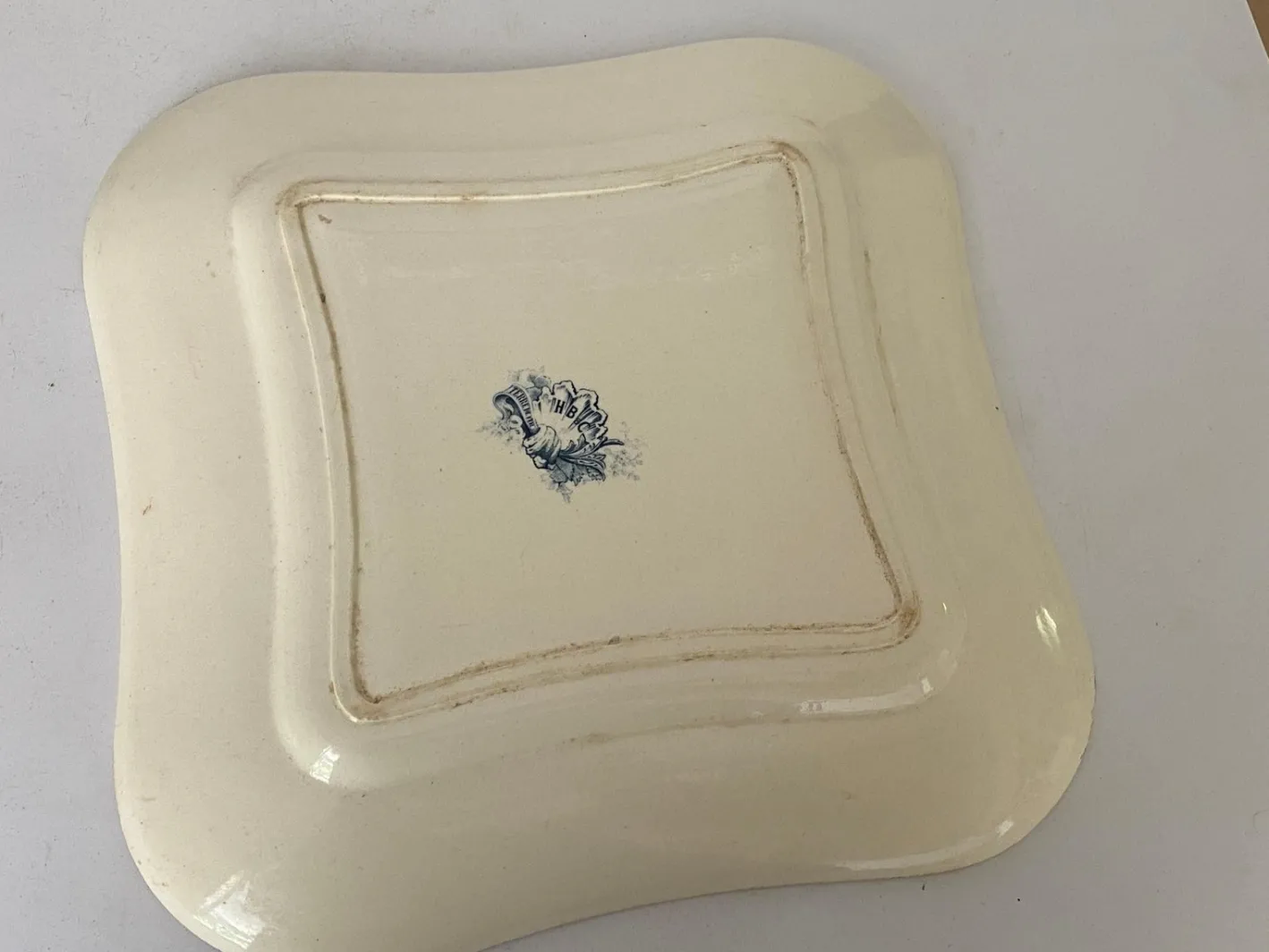 Schale aus Fayence mit Blumendekor von Terre De Fer, Frankreich, 19. Jh.