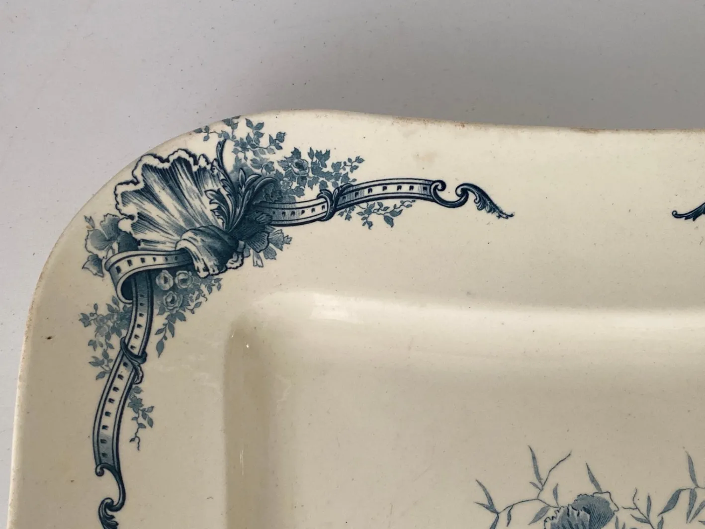 Schale aus Fayence mit Blumendekor von Terre De Fer, Frankreich, 19. Jh.