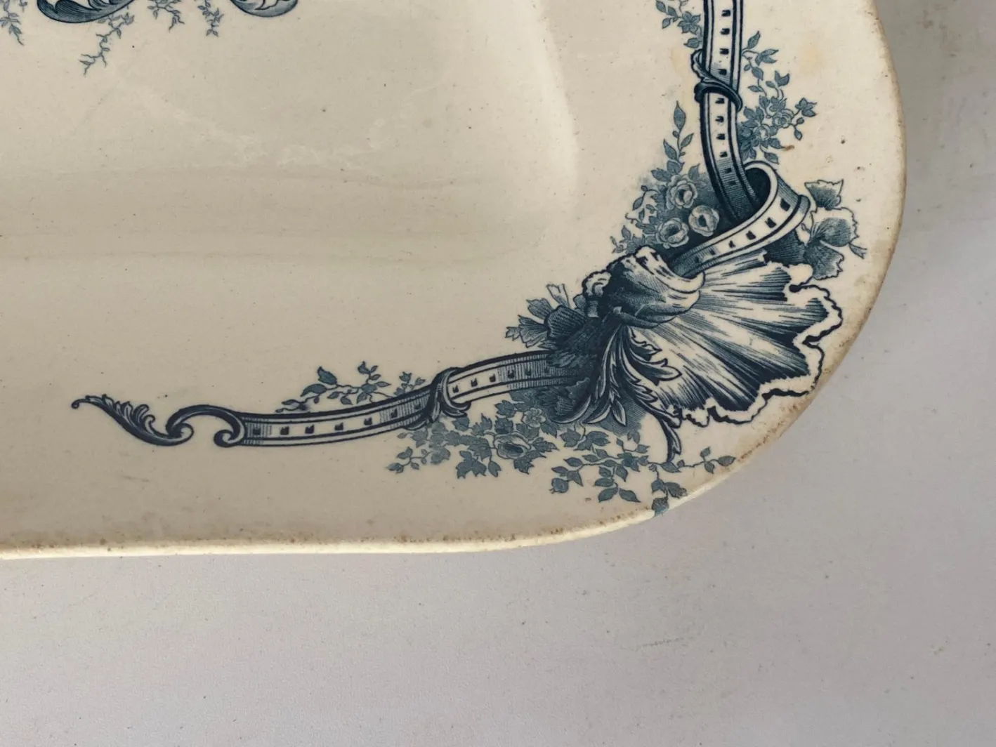 Schale aus Fayence mit Blumendekor von Terre De Fer, Frankreich, 19. Jh.