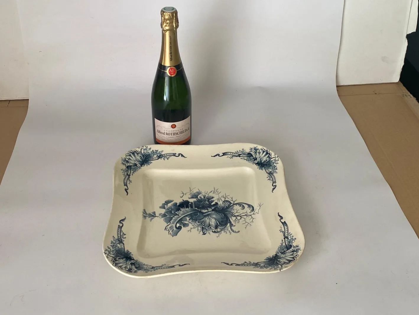 Schale aus Fayence mit Blumendekor von Terre De Fer, Frankreich, 19. Jh.