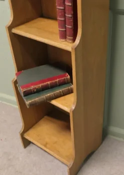 Schmaler Goldener Eichenholz Bücherschrank, 1900
