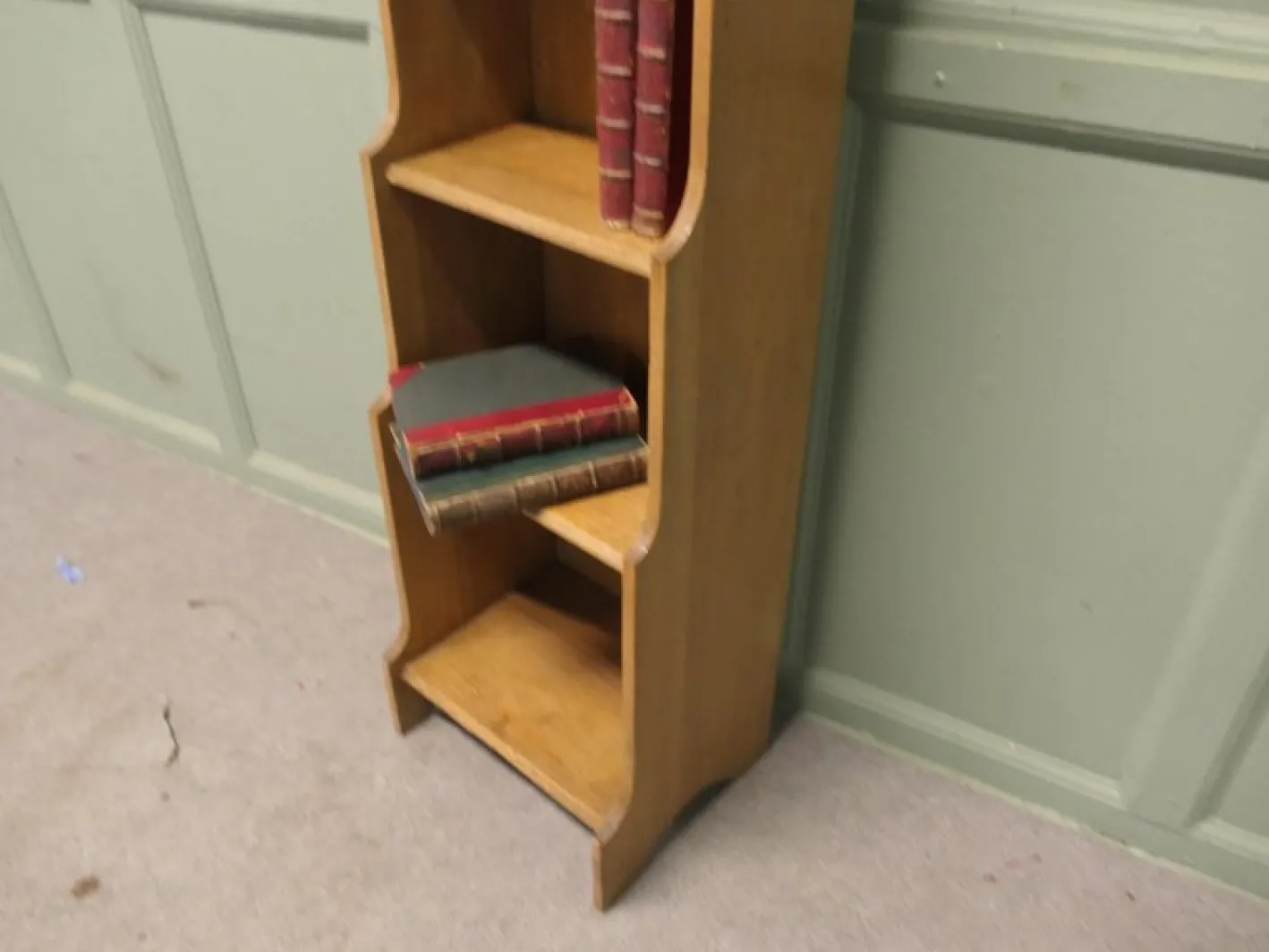 Schmaler Goldener Eichenholz Bücherschrank, 1900