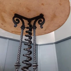 Schmiedeeisen Tisch mit Marmorplatte