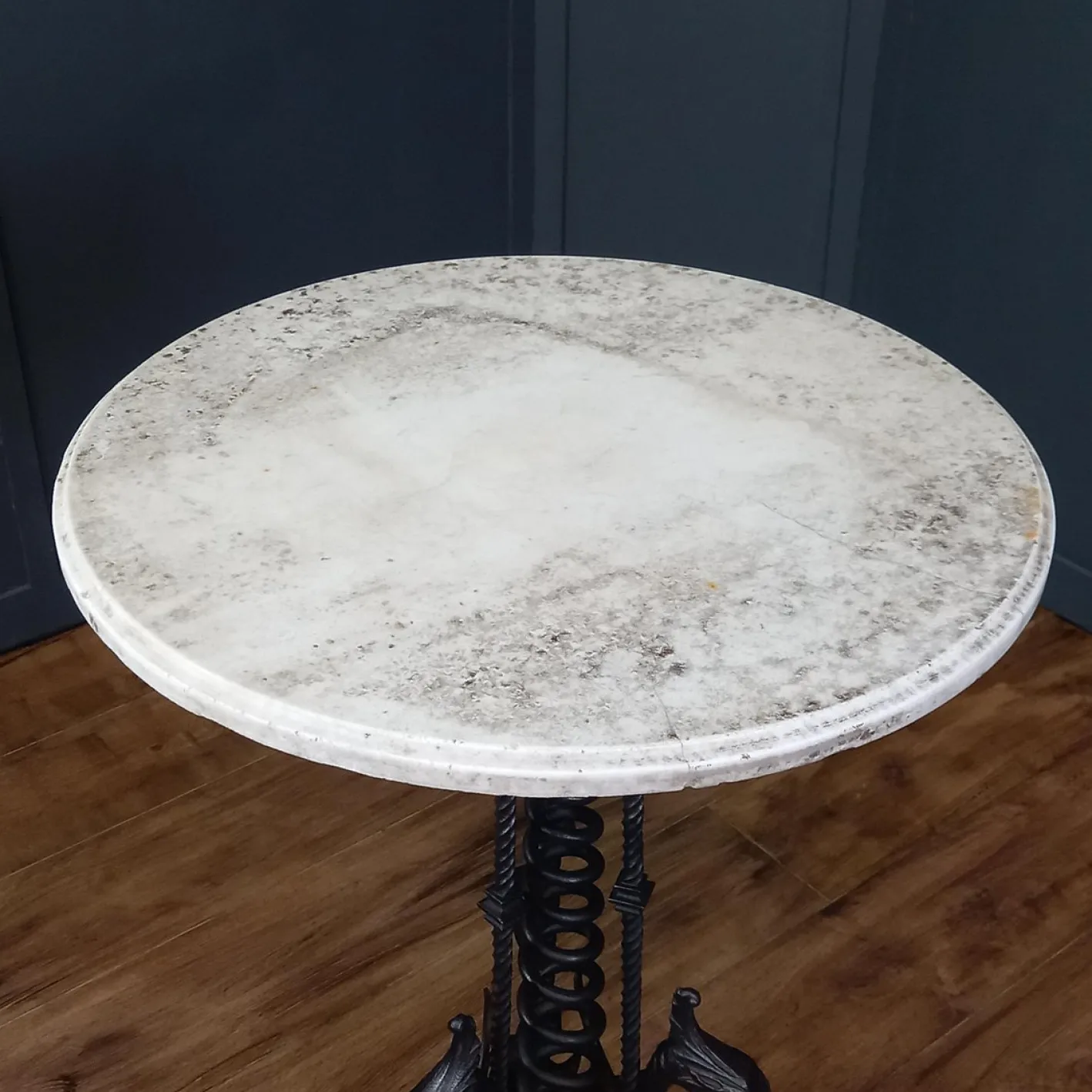 Schmiedeeisen Tisch mit Marmorplatte