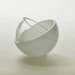 Schmuckkästchen in Hellgrau aus mundgeblasenem Glas, Moire Collection von Atelier George