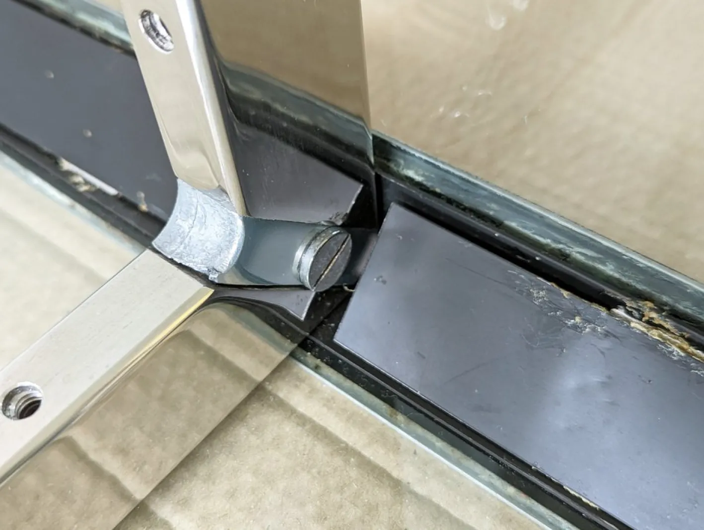 Schreibtisch aus Glas, lackiertem Holz & verchromtem Metall von Gallotti e Radice, 1990er