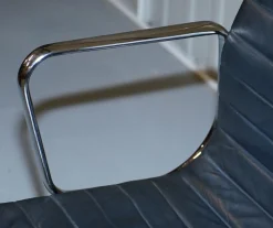 Schwarze Leder Drehsessel von Vitra