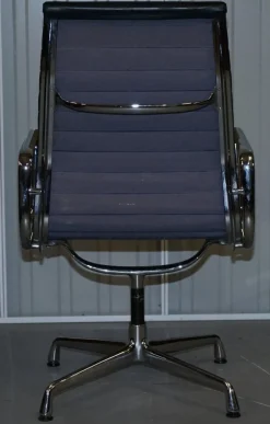 Schwarze Leder Drehsessel von Vitra