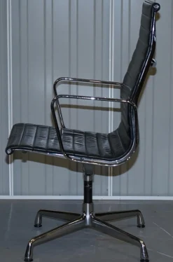 Schwarze Leder Drehsessel von Vitra