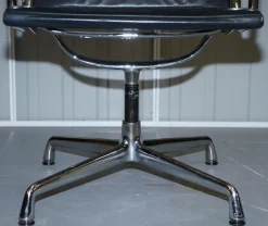 Schwarze Leder Drehsessel von Vitra