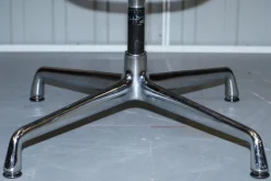 Schwarze Leder Drehsessel von Vitra