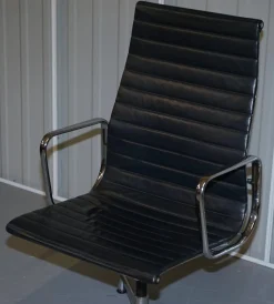 Schwarze Leder Drehsessel von Vitra