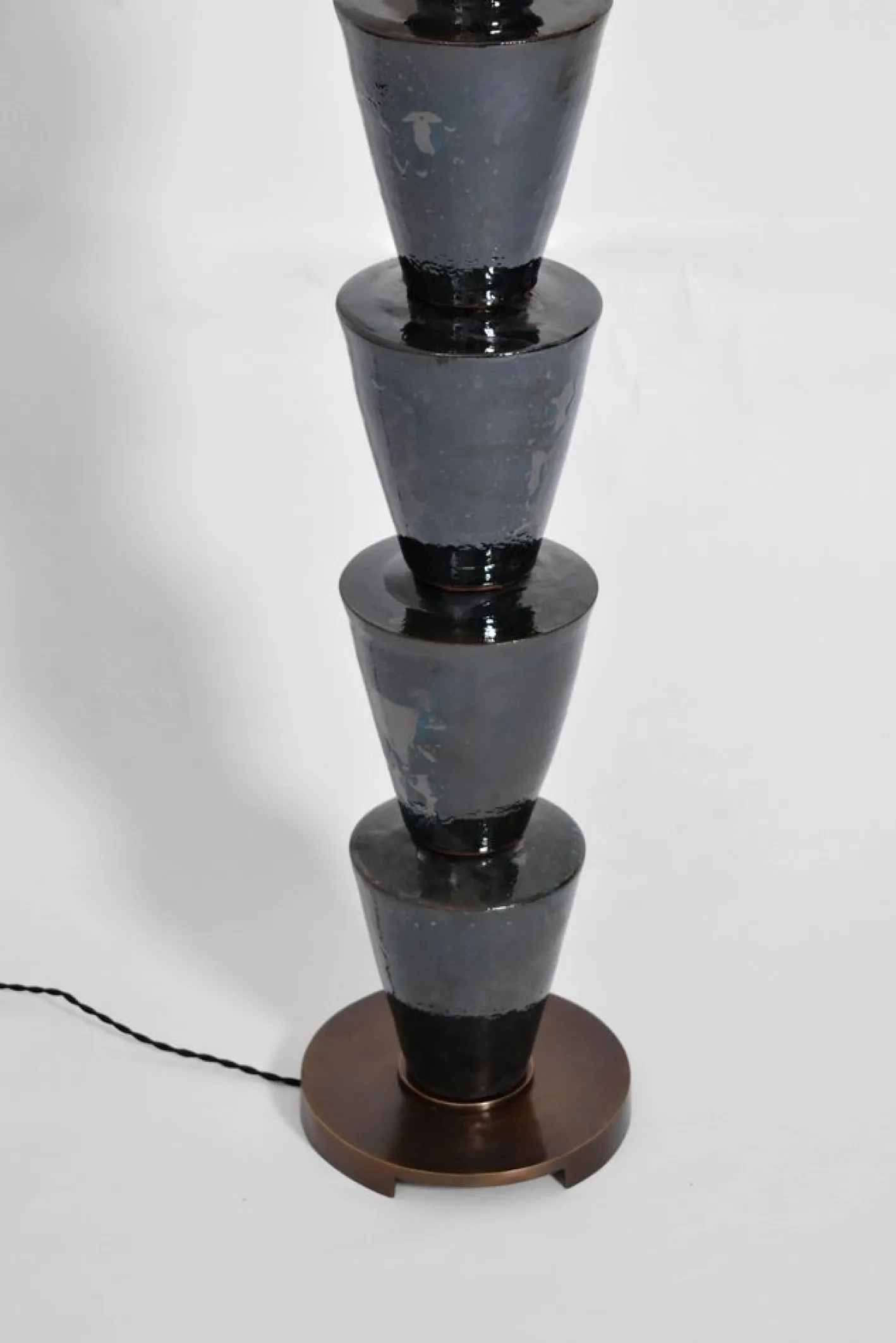 Schwarze Nizwa Stehlampe von Barracuda Interiors