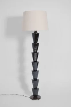 Schwarze Nizwa Stehlampe von Barracuda Interiors