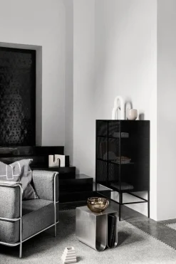 Schwarzer Gitterschrank von Kristina Dam Studio