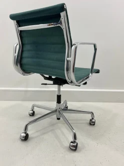 Schwarzer Hopsak Stoff Ea-117 Bürostuhl von Charles Eames für Vitra, 2000er