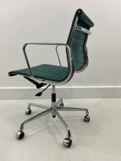 Schwarzer Hopsak Stoff Ea-117 Bürostuhl von Charles Eames für Vitra, 2000er