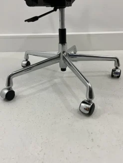 Schwarzer Hopsak Stoff Ea-117 Bürostuhl von Charles Eames für Vitra, 2000er
