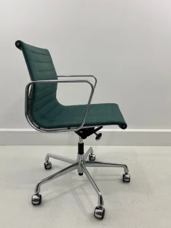Schwarzer Hopsak Stoff Ea-117 Bürostuhl von Charles Eames für Vitra, 2000er