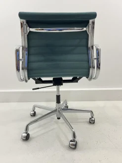 Schwarzer Hopsak Stoff Ea-117 Bürostuhl von Charles Eames für Vitra, 2000er