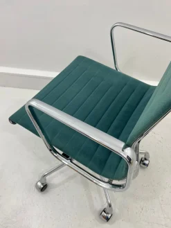 Schwarzer Hopsak Stoff Ea-117 Bürostuhl von Charles Eames für Vitra, 2000er