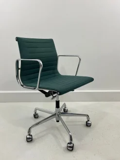Schwarzer Hopsak Stoff Ea-117 Bürostuhl von Charles Eames für Vitra, 2000er