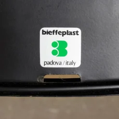 Schwarzer Omstak Stapelstuhl von Rodney Kinsman für Bieffeplast, 1970er