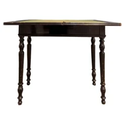 Schwarzer Vintage Spieltisch