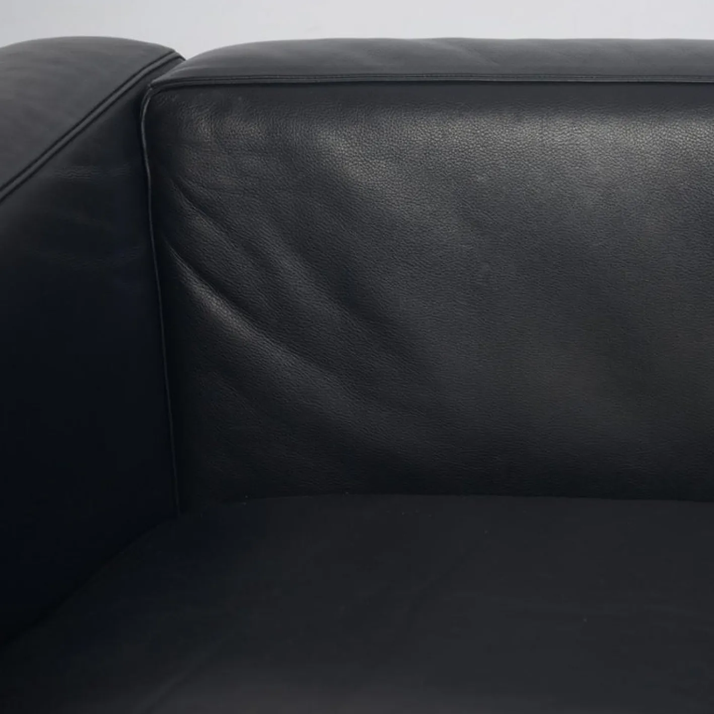 Schwarzes LC2 3-Sitzer Ledersofa von Le Corbusier, 2000er