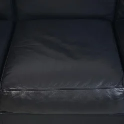 Schwarzes LC2 3-Sitzer Ledersofa von Le Corbusier, 2000er