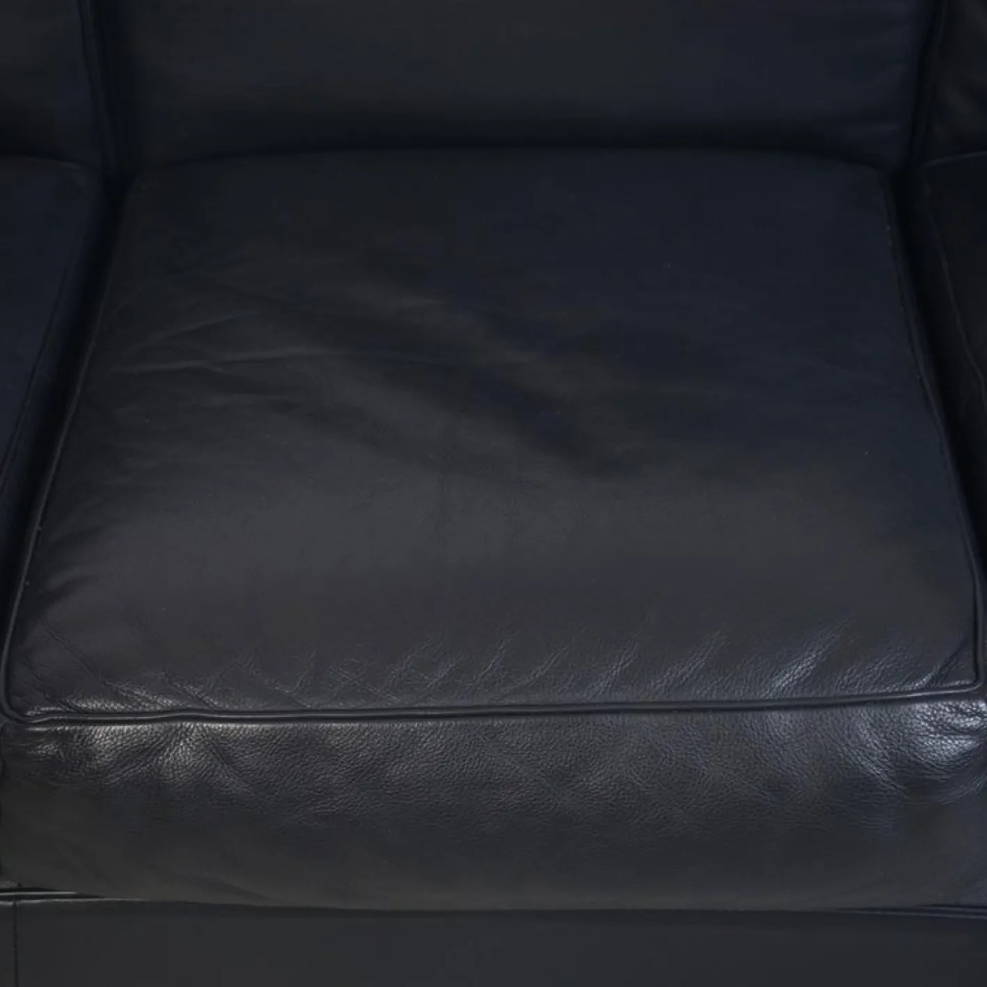 Schwarzes LC2 3-Sitzer Ledersofa von Le Corbusier, 2000er