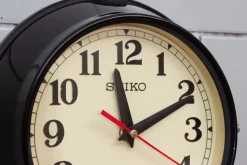 Schwarze Vintage Wanduhr von Seiko, 1990er