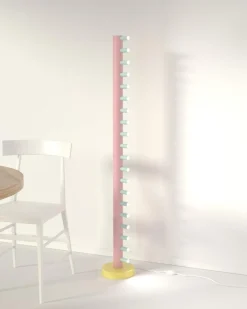 Schwarz-weiße Array Stehlampe von Atelier Areti