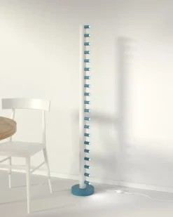 Schwarz-weiße Array Stehlampe von Atelier Areti