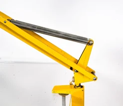 Schwedische Gelbe Tischlampe von Luxo, 1970er