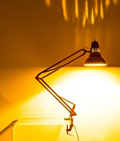 Schwedische Gelbe Tischlampe von Luxo, 1970er