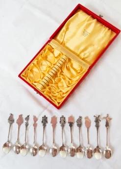 Schwedische Silberne Teelöffel mit Figuren und Windmühlen, 1920-1930, 12 . Set