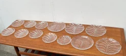 Schwedische Vintage Eden Glasteller von Lars Hellsten für Orrefors, 1970er, 13 Set