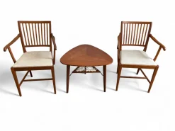 Schwedische Vintage Stühle & Dreieckiger Couchtisch von Carl Malmsten für Bodafors, 1950er, 3er Set