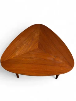 Schwedische Vintage Stühle & Dreieckiger Couchtisch von Carl Malmsten für Bodafors, 1950er, 3er Set