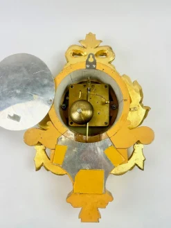 Schwedische Wanduhr aus vergoldetem geschnitztem Holz im Rokoko-Stil von Westerstrand, 1960er