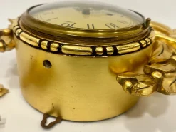 Schwedische Wanduhr aus vergoldetem geschnitztem Holz im Rokoko-Stil von Westerstrand, 1960er
