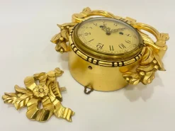 Schwedische Wanduhr aus vergoldetem geschnitztem Holz im Rokoko-Stil von Westerstrand, 1960er
