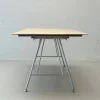 Schweizerischer Uni Standard Tisch von Atelier Alinea