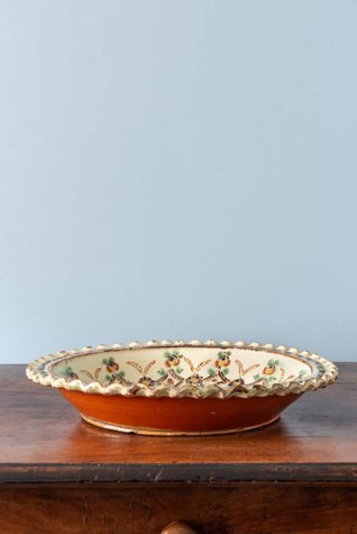 Schweizer Polychrome Slipware Schale von Langnau, 1700er