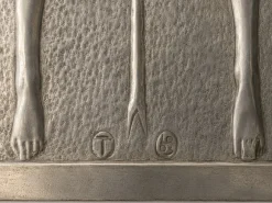 Secession Relief mit zwei weiblichen Akten und einer Weinrebe von Elena Luksch-Makowsky, Wien, 1903