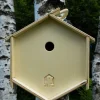 Sechseckiges Mökki Vogelhaus von Andrea Pregl