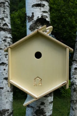 Sechseckiges Mökki Vogelhaus von Andrea Pregl