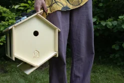 Sechseckiges Mökki Vogelhaus von Andrea Pregl